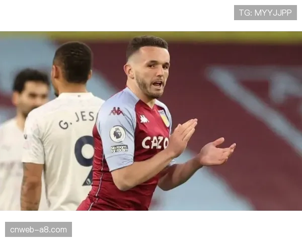 更衣室领袖：镜头记录阿斯顿维拉老将明斯在赛前动员年轻队友的片段